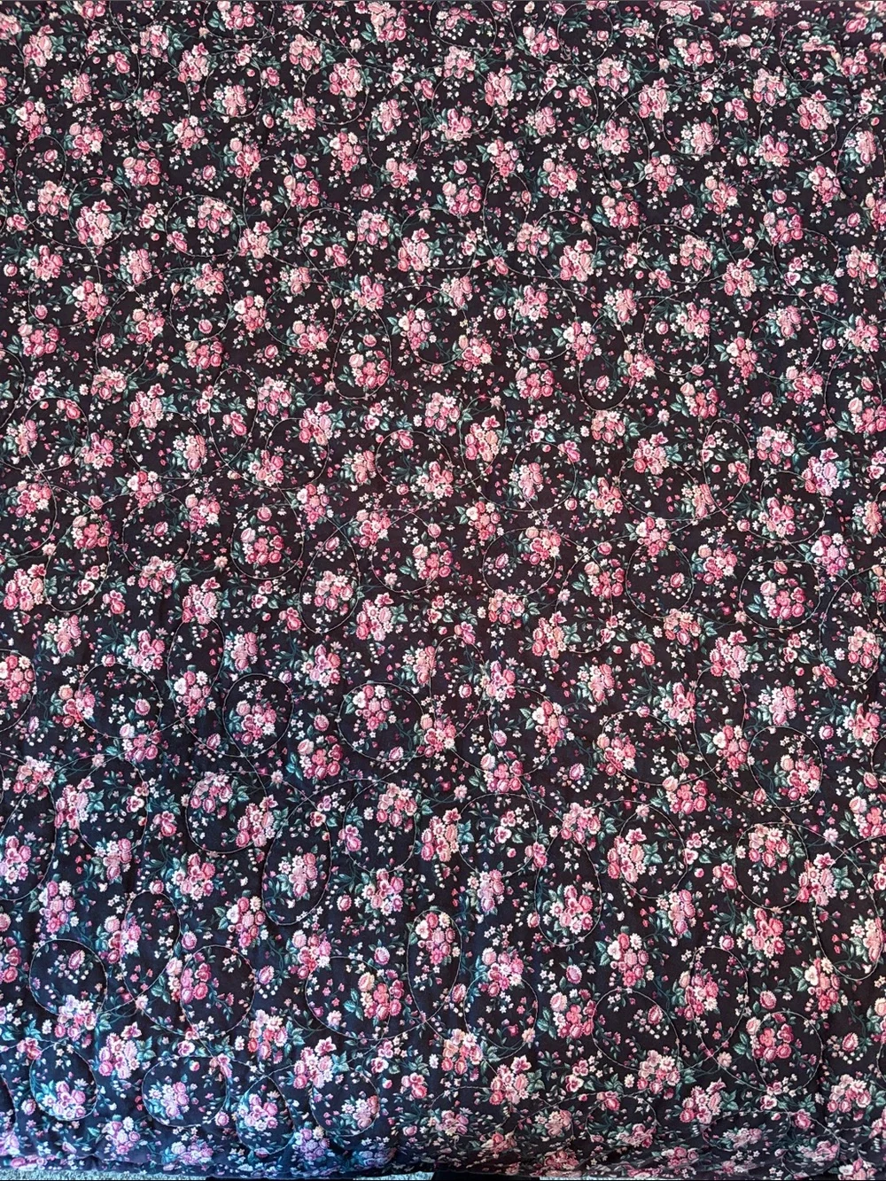 Pink and burgundy Floral Patchwork Quilt - Classic Cozy Bedding